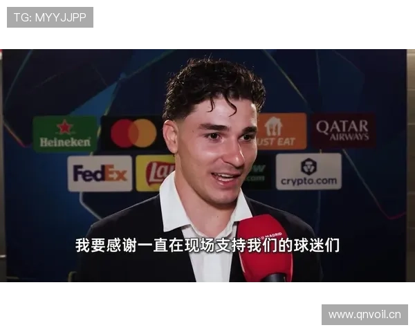 阿尔瓦雷斯训练完顺手买了块表，价格够我交十年房租